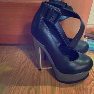 Aldo Size 6 black and grey heels
